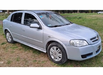 Teleguia Vendo astra Mod.2007 gnc Todos los papeles al dia Motor 10 puntos Gomas nuevas bateria nueva Cel.2262-302404