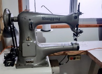 Teleguia Vendo maquina recta industrial. Cose cuero-lona Valor 500 mil pesos. Tel 2262-647388 2262-482675