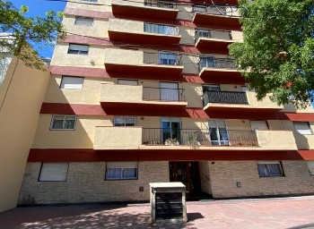 Teleguia Alquilo dpto 3 dormitorios sobre Diagonal San Martin planta baja a la calle, 24 meses sin amoblar $250.000 expensas incluidas Tel.2262-497699