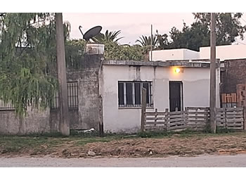 Teleguia Se vende casa en Quequen 3 habitaciones, cocina, comedor, patio y lavadero a terminar Tel 2983-649476